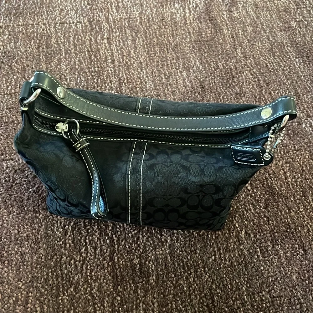 Coach Mini - Picture 2 of 3